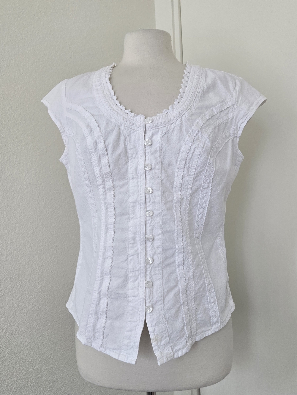 Soft Surroundings White Taos Fitted Top Cap Sleeve Embroidery Medium Cottagecore - Picture 3 of 15